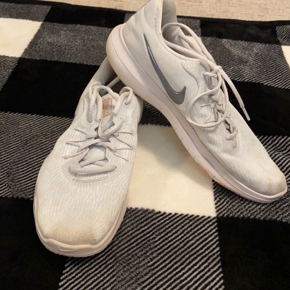 nike running tennis shoes